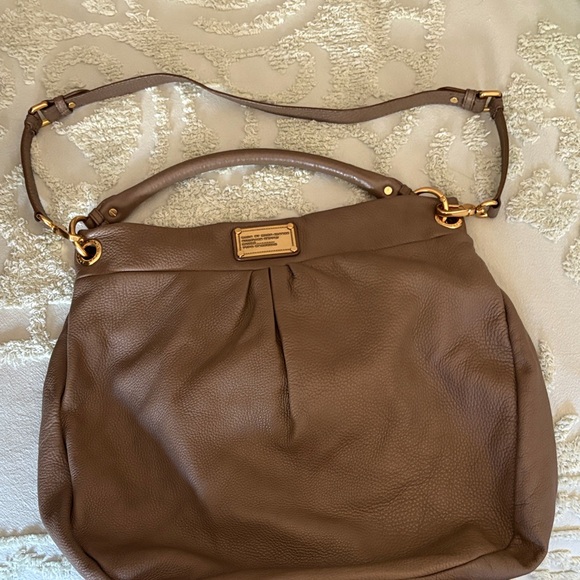 Marc Jacobs Q Hillier Brown Leather Shoulder Bag with Gold Accents - Picture 1 of 4